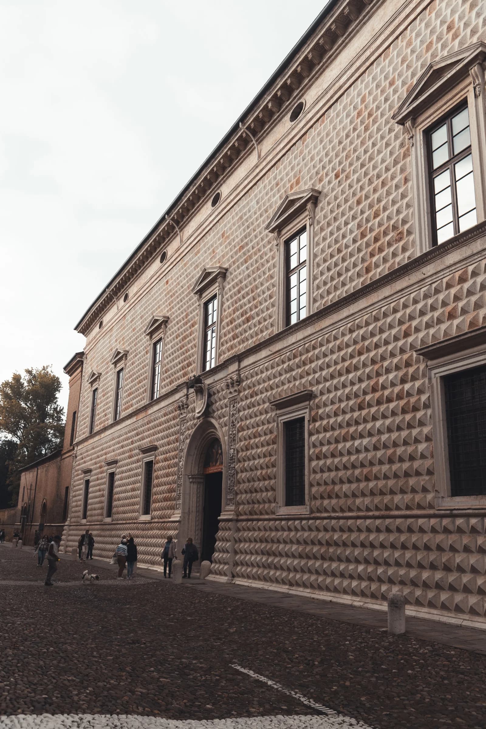 Chiesa di napoli di giorno